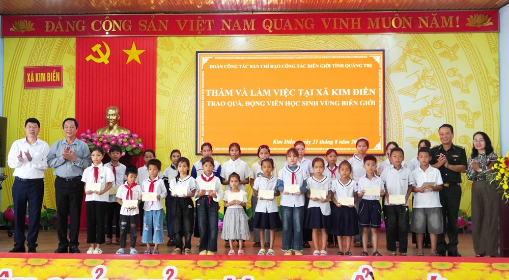 Ấm áp những món quà trước thềm năm học mới - ảnh 1