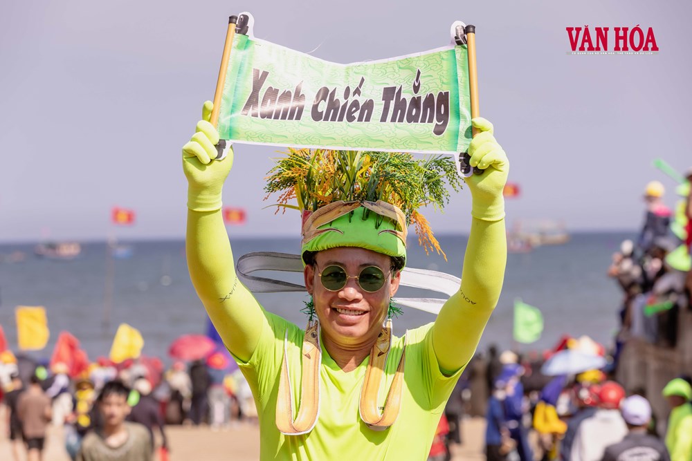 Cả làng xuống biển cổ vũ thuyền đua - ảnh 6