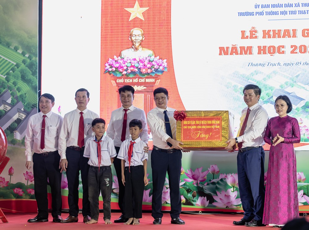 Khi tiếng trống khai trường vọng giữa đại ngàn Trường Sơn - ảnh 1