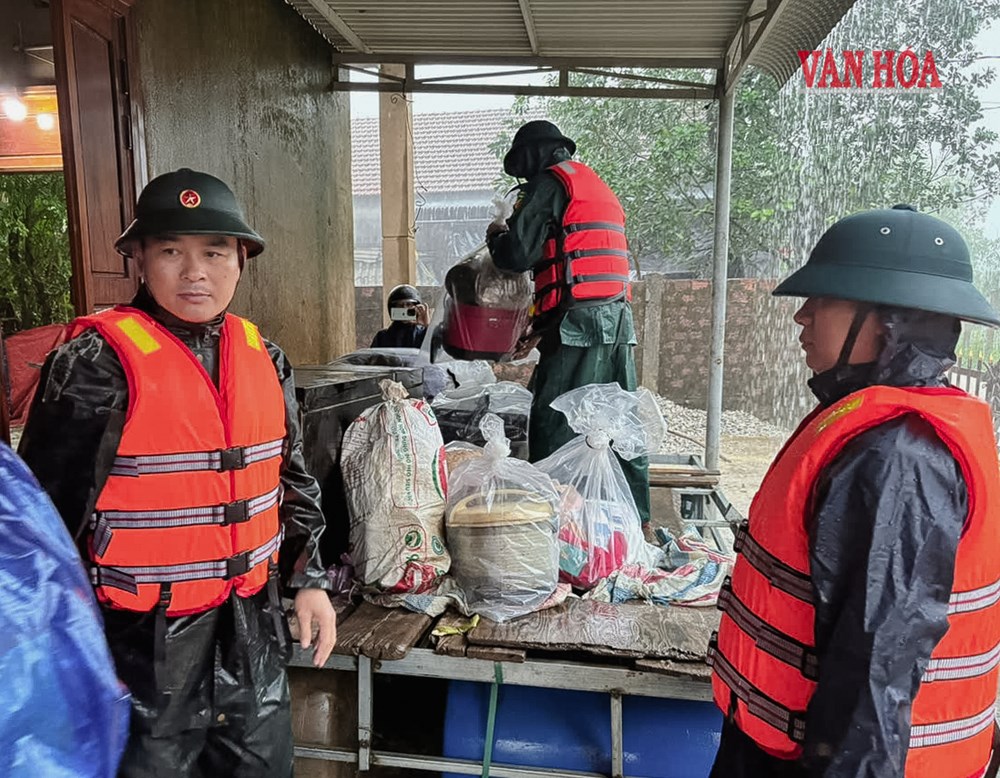  Bám bản giữa mưa lũ miền biên viễn - ảnh 3