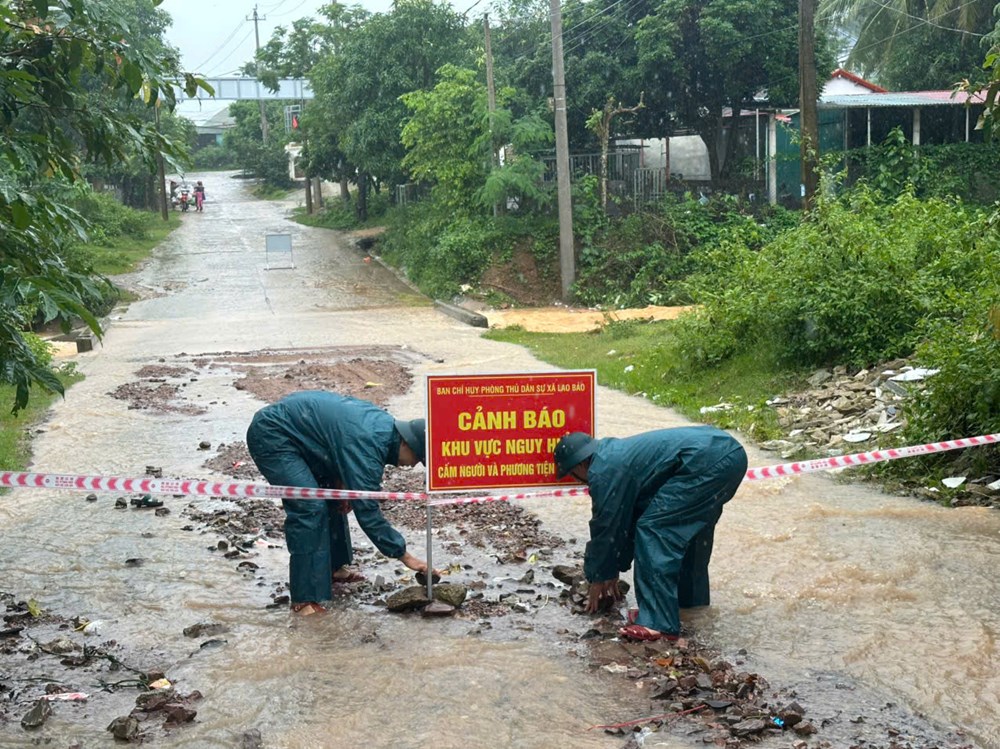 Bộ đội Biên phòng giúp dân vùng lũ ổn định cuộc sống - ảnh 3