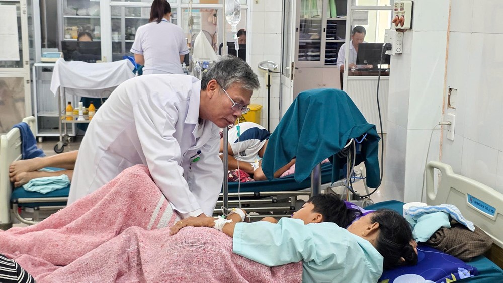 Tạm đình chỉ tiệm bánh mì sau khi 42 người có triệu chứng bất thường - ảnh 1