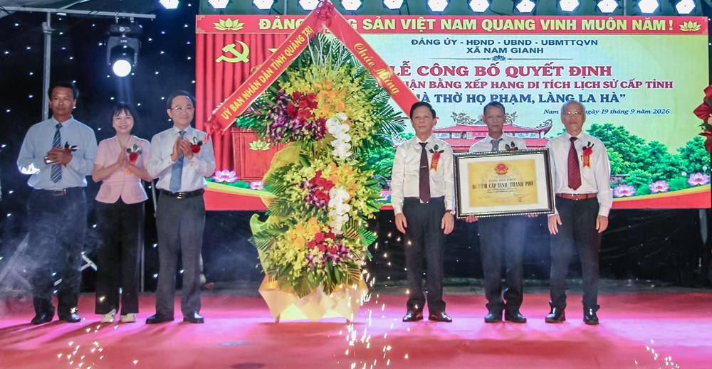 Hai đạo sắc kể chuyện dòng họ khoa bảng bên dòng Gianh - ảnh 1
