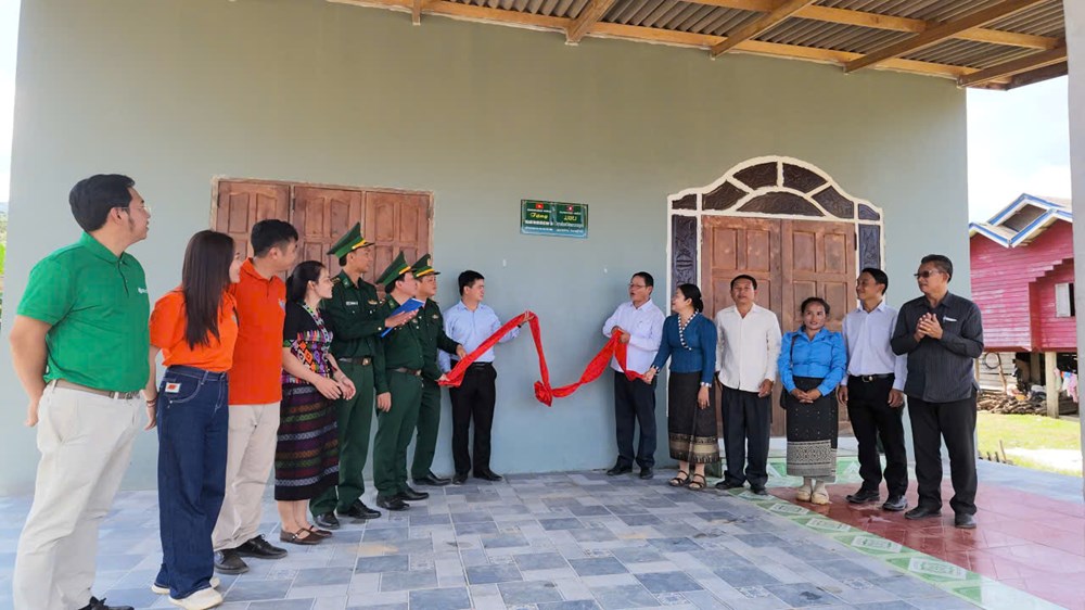 Vun đắp tình đoàn kết Việt - Lào nơi biên giới - ảnh 2