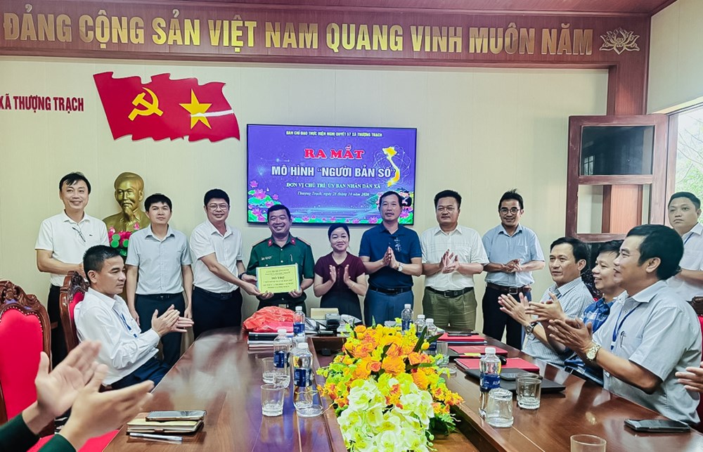 Gỡ khó cho đồng bào tiếp cận tiện ích số - ảnh 1