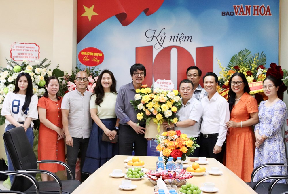 Các cơ quan, đơn vị thăm, chúc mừng Báo Văn Hóa nhân kỷ niệm 101 năm Ngày Báo chí Cách mạng Việt Nam - ảnh 8