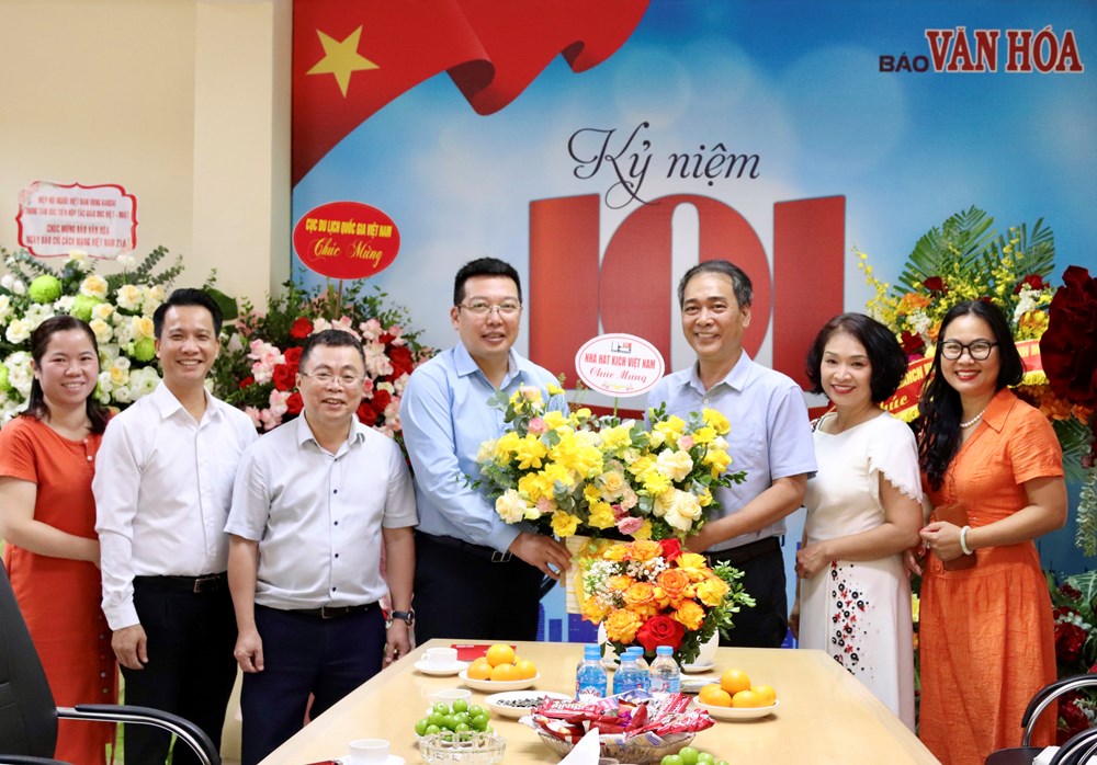 Các cơ quan, đơn vị thăm, chúc mừng Báo Văn Hóa nhân kỷ niệm 101 năm Ngày Báo chí Cách mạng Việt Nam - ảnh 5