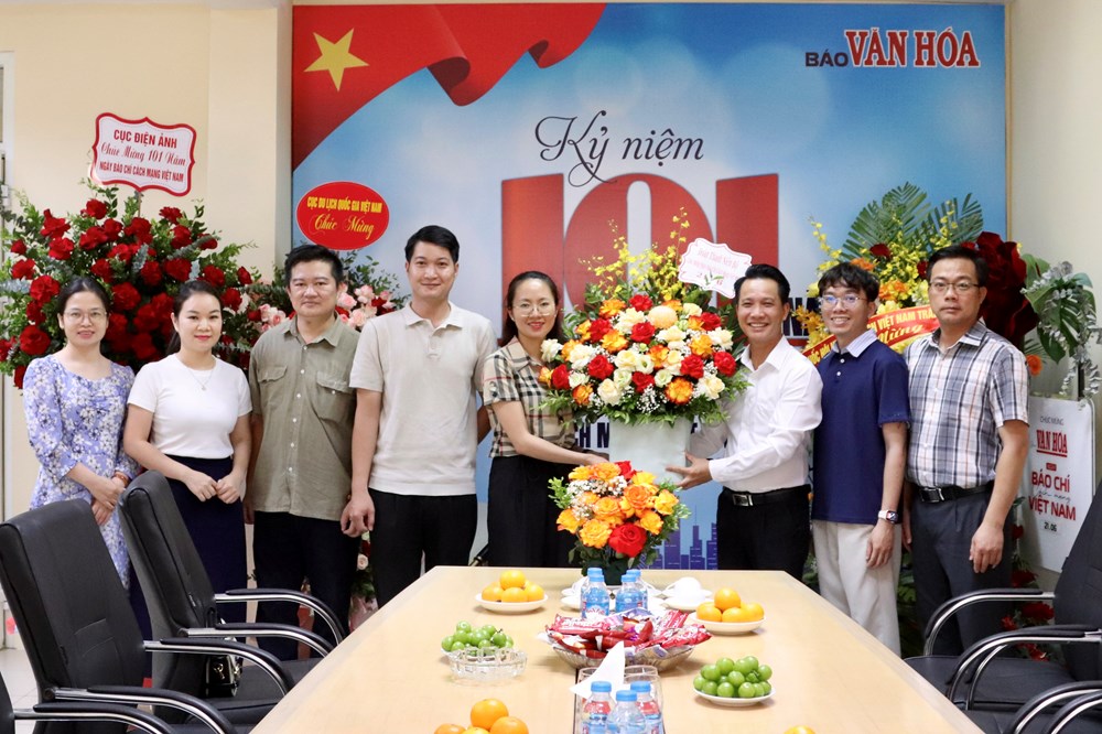 Các cơ quan, đơn vị thăm, chúc mừng Báo Văn Hóa nhân kỷ niệm 101 năm Ngày Báo chí Cách mạng Việt Nam - ảnh 9