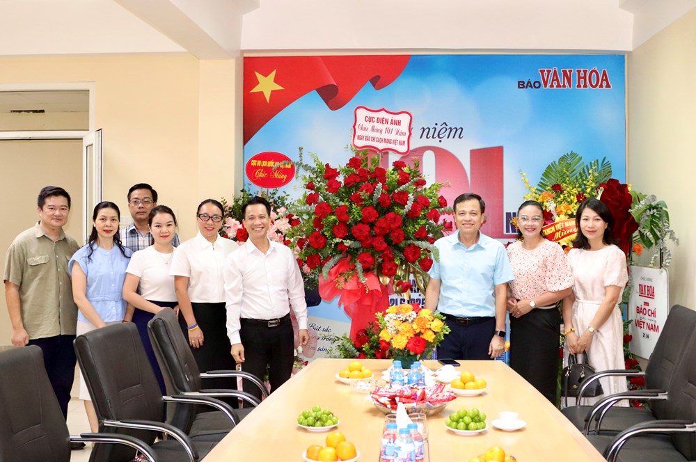 Các cơ quan, đơn vị thăm, chúc mừng Báo Văn Hóa nhân kỷ niệm 101 năm Ngày Báo chí Cách mạng Việt Nam - ảnh 10