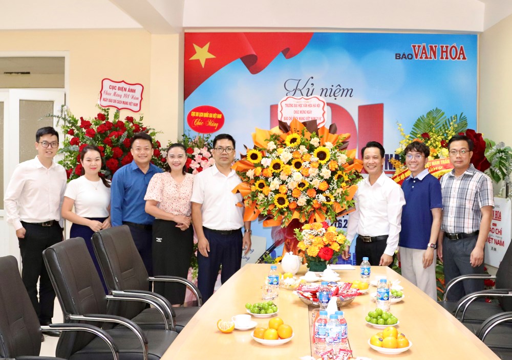 Các cơ quan, đơn vị thăm, chúc mừng Báo Văn Hóa nhân kỷ niệm 101 năm Ngày Báo chí Cách mạng Việt Nam - ảnh 11