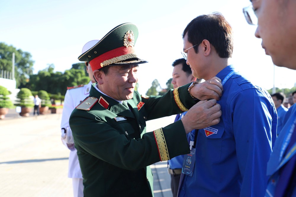 Đại biểu dự Đại hội Đoàn toàn quốc lần thứ XIII báo công dâng Bác - ảnh 8