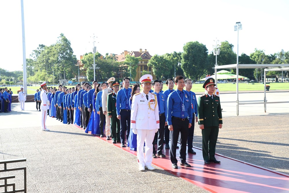 Đại biểu dự Đại hội Đoàn toàn quốc lần thứ XIII báo công dâng Bác - ảnh 2