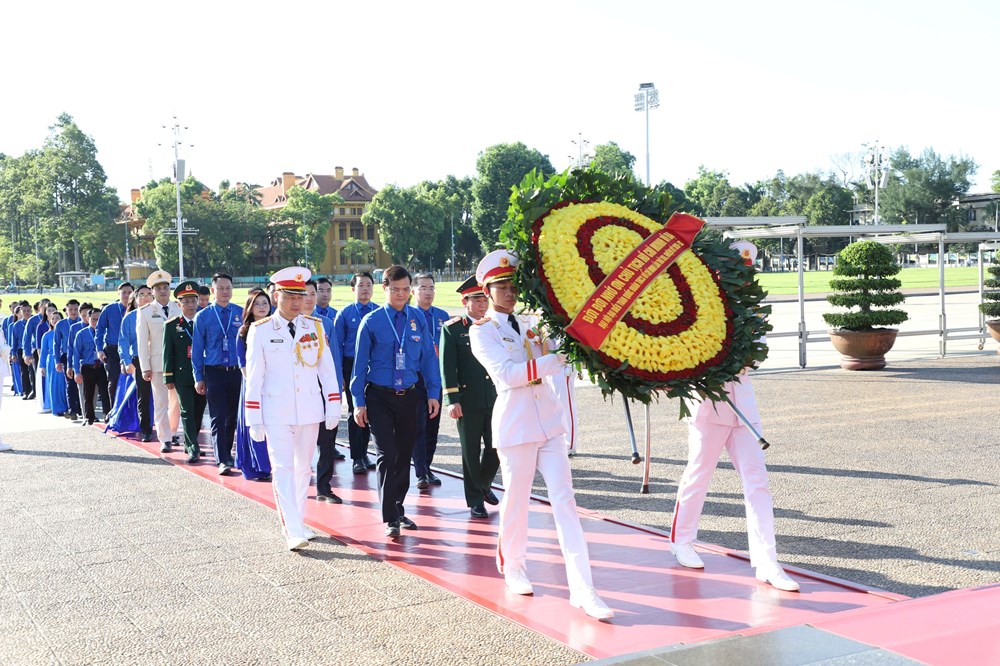 Đại biểu dự Đại hội Đoàn toàn quốc lần thứ XIII báo công dâng Bác - ảnh 1