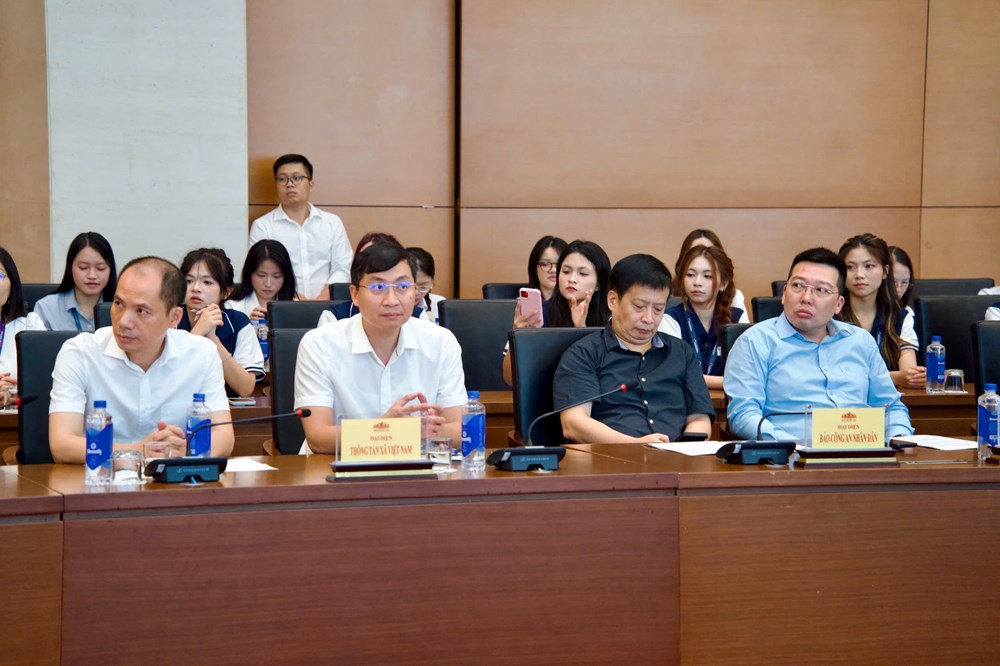 Báo chí phát huy vai trò cầu nối giữa nghị trường và cuộc sống - ảnh 4