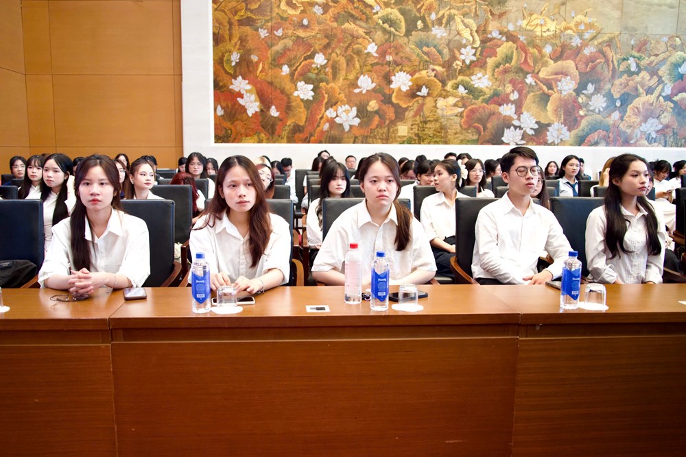 “Từ nghị trường đến trang báo là hành trình không dài về khoảng cách nhưng rất dài về tinh thần trách nhiệm“ - ảnh 4