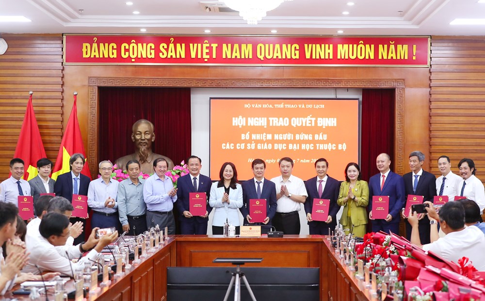 Bộ VHTTDL trao quyết định bổ nhiệm người đứng đầu các cơ sở giáo dục đại học trực thuộc  - ảnh 2