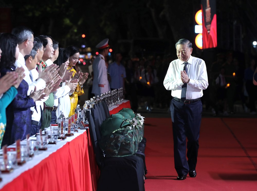 Tổng Bí thư, Chủ tịch nước Tô Lâm và lãnh đạo Đảng, Nhà nước dự chương trình cầu truyền hình Sao sáng dẫn đường - ảnh 1