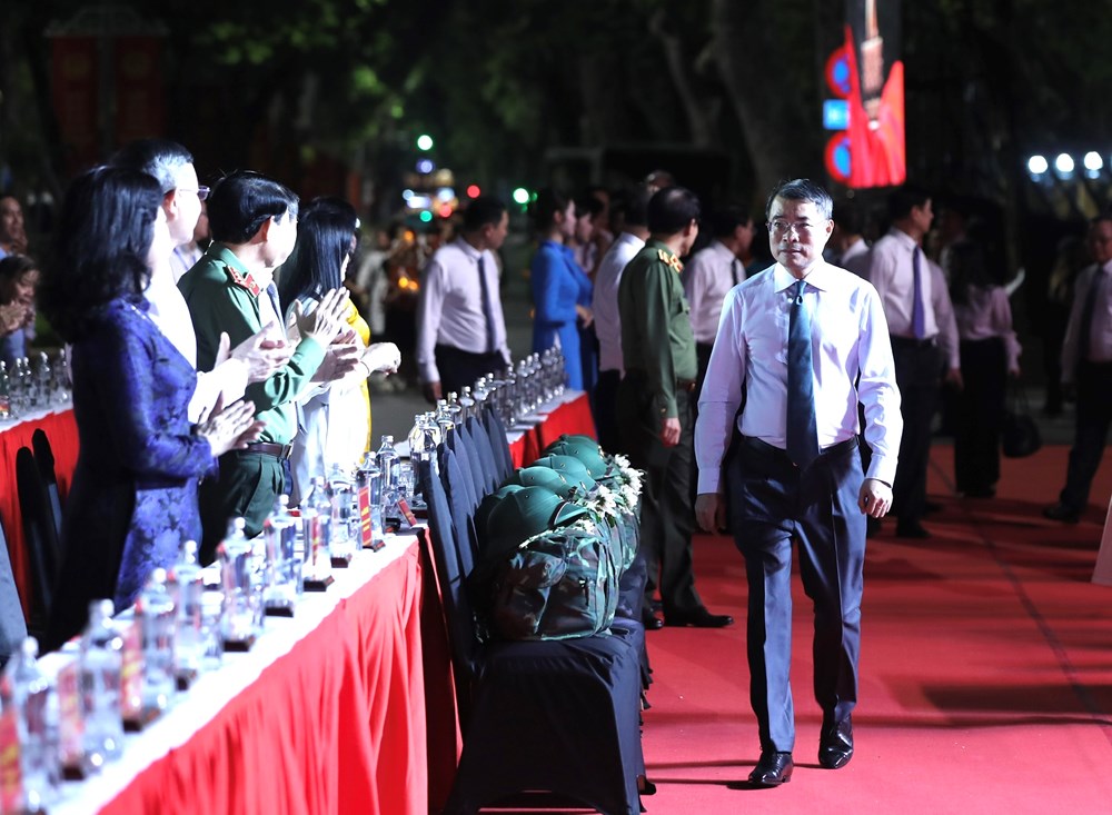 Tổng Bí thư, Chủ tịch nước Tô Lâm và lãnh đạo Đảng, Nhà nước dự chương trình cầu truyền hình Sao sáng dẫn đường - ảnh 2