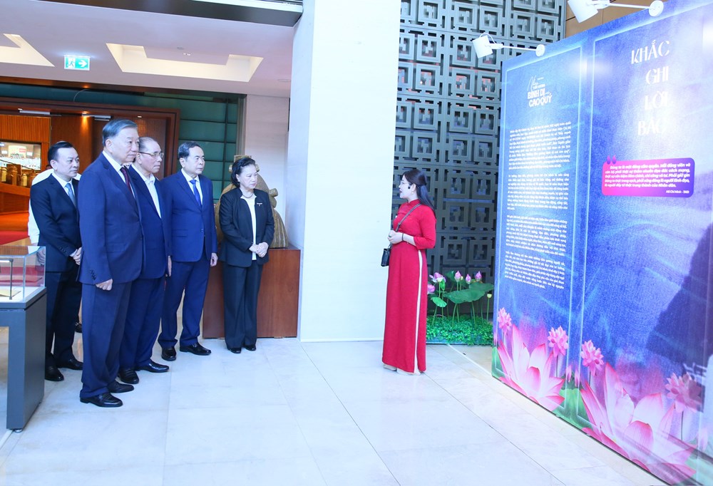 Tổng Bí thư, Chủ tịch nước Tô Lâm tham quan Triển lãm “Những tấm gương bình dị mà cao quý” - ảnh 9