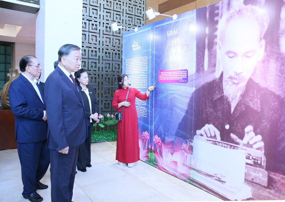 Tổng Bí thư, Chủ tịch nước Tô Lâm tham quan Triển lãm “Những tấm gương bình dị mà cao quý” - ảnh 2