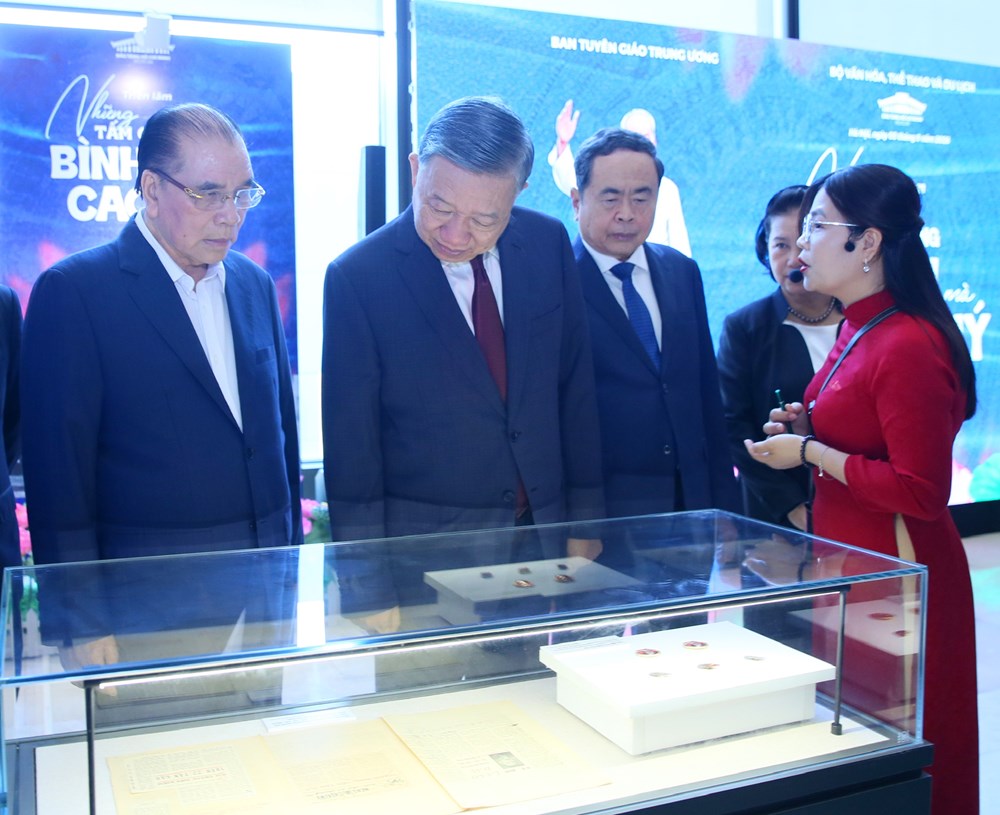 Tổng Bí thư, Chủ tịch nước Tô Lâm tham quan Triển lãm “Những tấm gương bình dị mà cao quý” - ảnh 4
