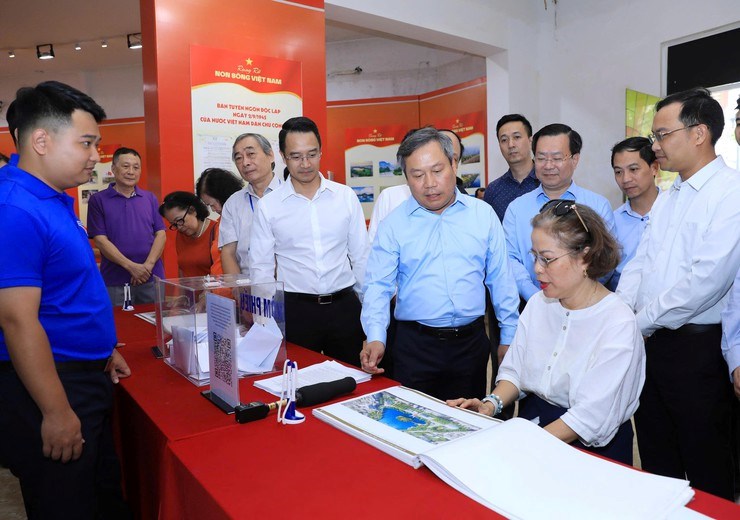 Chủ tịch Hà Nội: Xây dựng bất kỳ công trình nào tại khu vực hồ Gươm cần thực hiện thi tuyển - ảnh 1