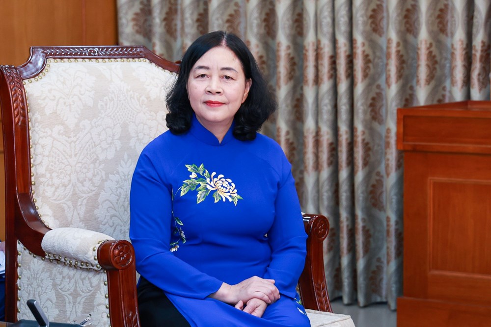 Chủ tịch Ủy ban Trung ương MTTQ Việt Nam Bùi Thị Minh Hoài tiếp Đoàn đại biểu Hội LHTN Campuchia - ảnh 2