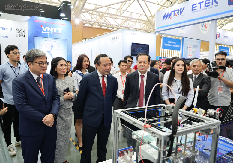 Chuyển đổi số cần được nhìn nhận từ những thay đổi cụ thể trong đời sống người dân - ảnh 1
