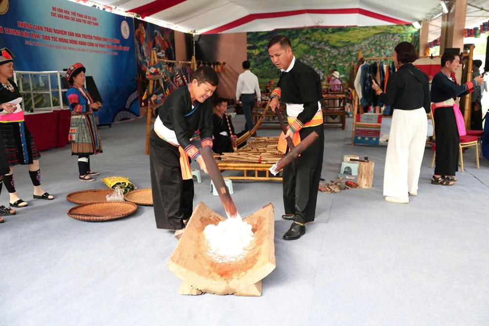 Sắc màu văn hóa dân tộc Mông hội tụ, kết nối và lan tỏa tại Điện Biên - ảnh 7