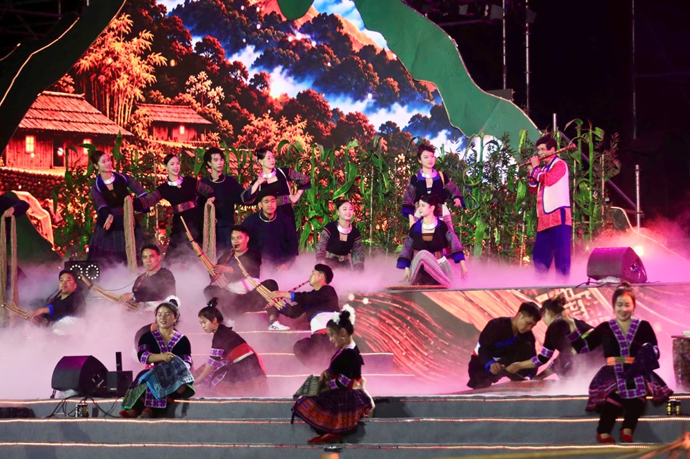 Sắc màu văn hóa dân tộc Mông - Hội tụ và tỏa sáng - ảnh 7