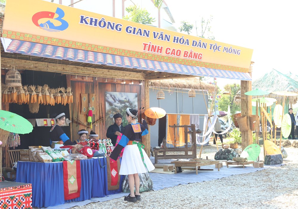 Sắc màu văn hóa dân tộc Mông hội tụ, kết nối và lan tỏa tại Điện Biên - ảnh 15