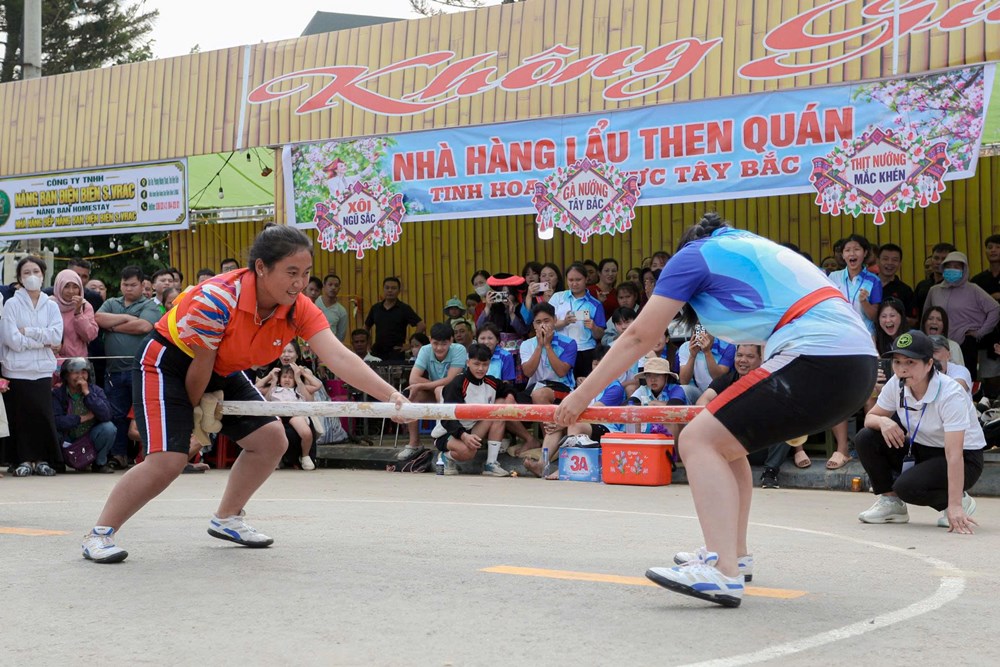 Rộn ràng không khí thể thao tại Ngày hội Văn hóa dân tộc Mông lần thứ IV - ảnh 2