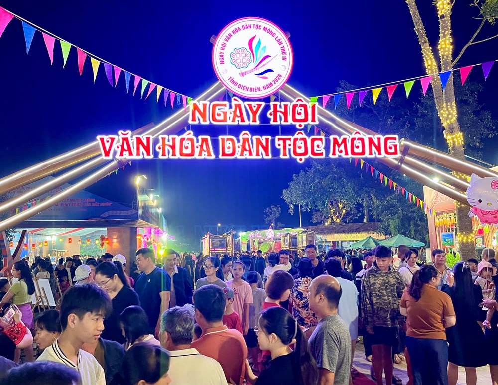 Người dân và du khách đổ về Phố đi bộ Mường Thanh tham dự Ngày hội Văn hóa dân tộc Mông - ảnh 2