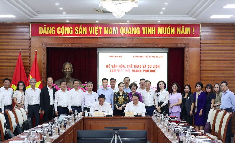 Bộ VHTTDL và UBND thành phố Huế ký kết Kế hoạch phối hợp hành động về phát triển VHTTDL - ảnh 2