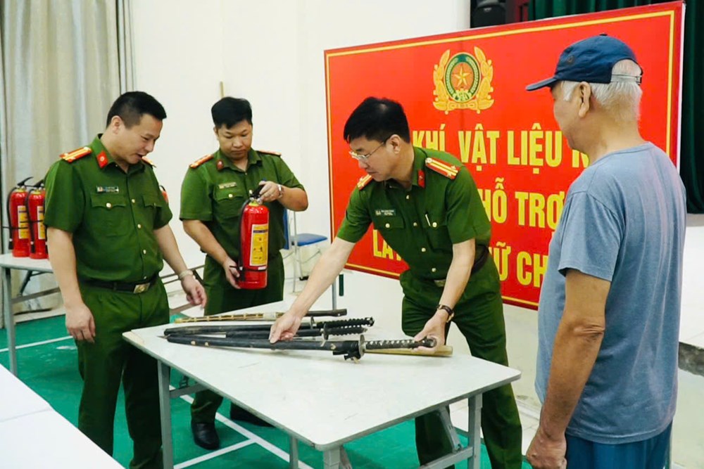 Tạo thuận lợi cho người dân, doanh nghiệp nhưng vẫn bảo đảm việc quản lý của Nhà nước đối với vũ khí, vật liệu nổ, quản lý về PCCC - ảnh 1