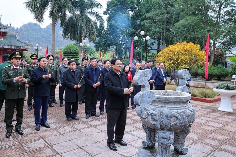 Thủ tướng dâng hương Chủ tịch Hồ Chí Minh tại Khu di tích quốc gia đặc biệt địa điểm chiến thắng Biên giới năm 1950