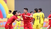 U22 Việt Nam giành vé vào bán kết sau chiến thắng áp đảo U22 Malaysia
