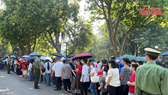 Xúc động hình ảnh hàng vạn người dân kiên nhẫn xếp hàng vào Lăng viếng Bác ngày 2.9