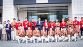 Chủ tịch Ủy ban Olympic Việt Nam Nguyễn Văn Hùng thăm, động viên Đoàn Thể thao Việt Nam