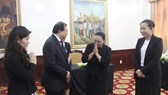 Lãnh đạo Bộ VHTTDL viếng, ghi sổ tang tưởng niệm Chủ tịch Quốc hội Lào Xaysomphone Phomvihane
