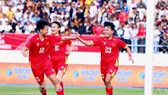 Thủ tướng chúc mừng 2 đội tuyển bóng đá Việt Nam vào bán kết SEA Games 33