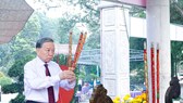 Tổng Bí thư, Chủ tịch nước Tô Lâm dâng hương tưởng niệm các Anh hùng liệt sĩ tại Tây Ninh