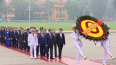 Lãnh đạo Đảng, Nhà nước và đại biểu Quốc hội vào Lăng viếng Chủ tịch Hồ Chí Minh