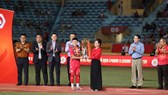 CAHN thắng Becamex TP.HCM 2-1 trong ngày nâng cúp vô địch V-League