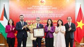 Trao tặng Kỷ niệm chương “Vì sự nghiệp Văn hóa, Thể thao và Du lịch” cho Đại sứ Palestine tại Việt Nam