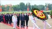 Ban Chấp hành Trung ương Đảng vào Lăng viếng Chủ tịch Hồ Chí Minh