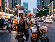 “City Work“: Xu hướng hẹn hò đi giao đồ ăn rộ lên tại Trung Quốc
