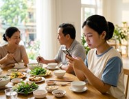 Nghịch lý hạnh phúc thời 4.0: Càng “chạm” nhiều, càng xa nhau