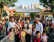 Trào lưu ông bà nuôi cháu ở đô thị: Cần một giải pháp cân bằng hơn