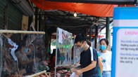 Khu chợ dân sinh đầu tiên ở Hà Nội quây ni-lon từng gian hàng để phòng dịch